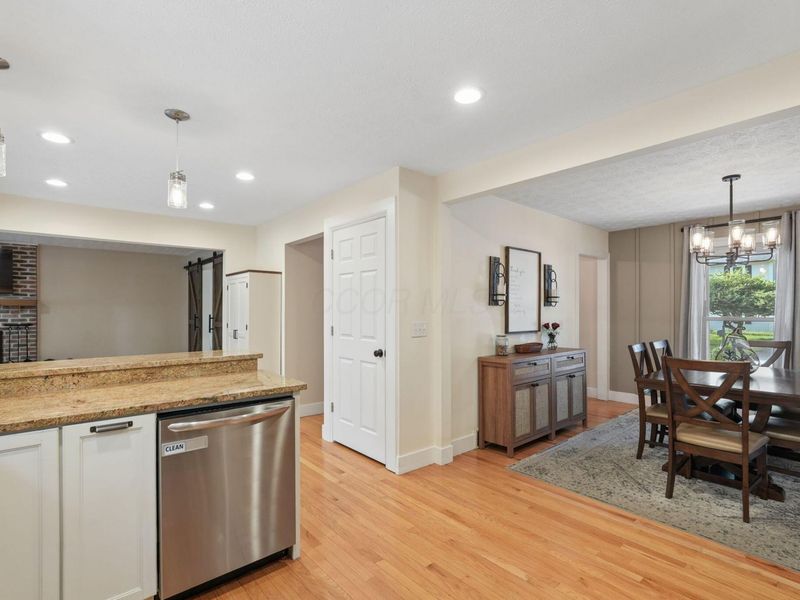 7431 Saunderlane Road, Columbus, OH 43235 Photo 13