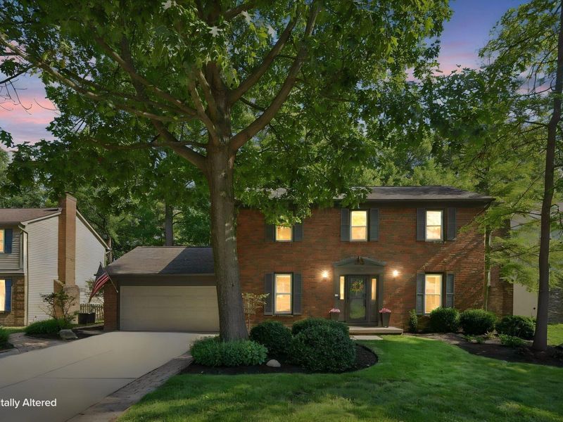 7431 Saunderlane Road, Columbus, OH 43235 Photo 2