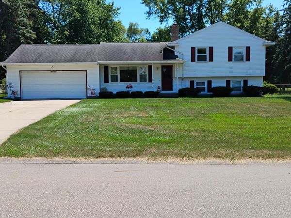 5935 Bradford Lane, Lansing, MI 48917