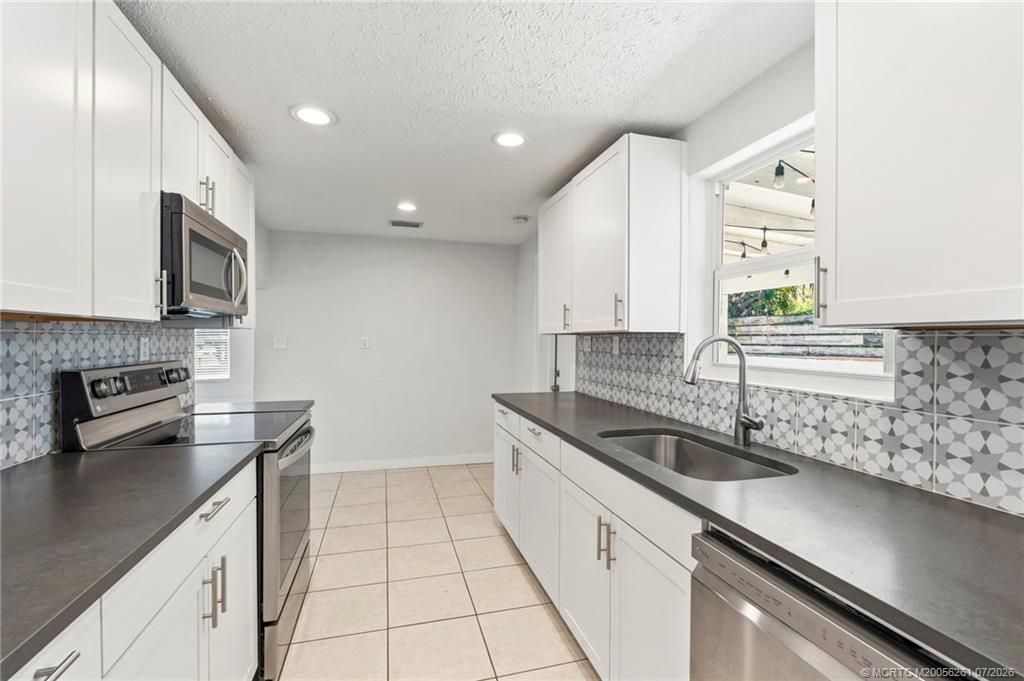 3915 SE Salerno Road , Stuart, FL 34997 Photo