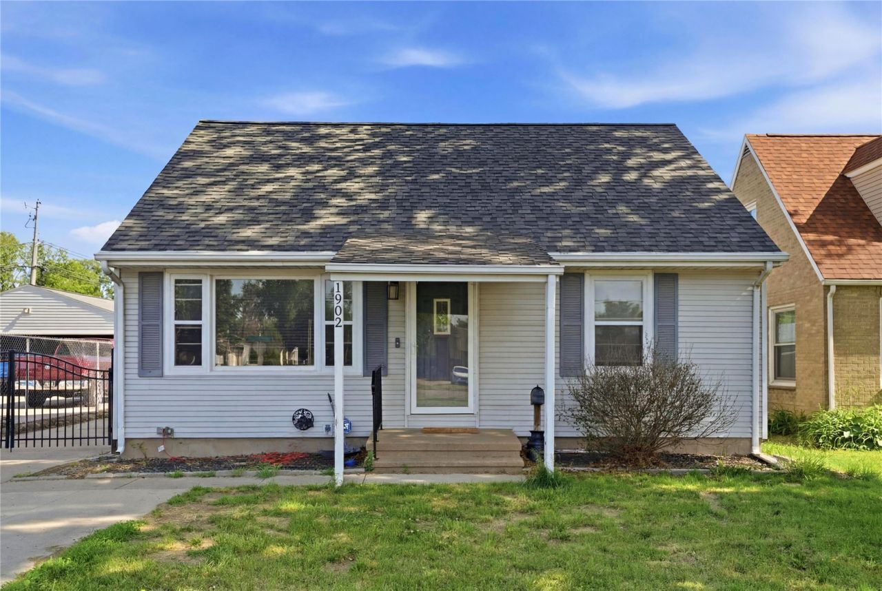 1902 Johnson Avenue Nw, Cedar Rapids, IA 52405 Main Photo