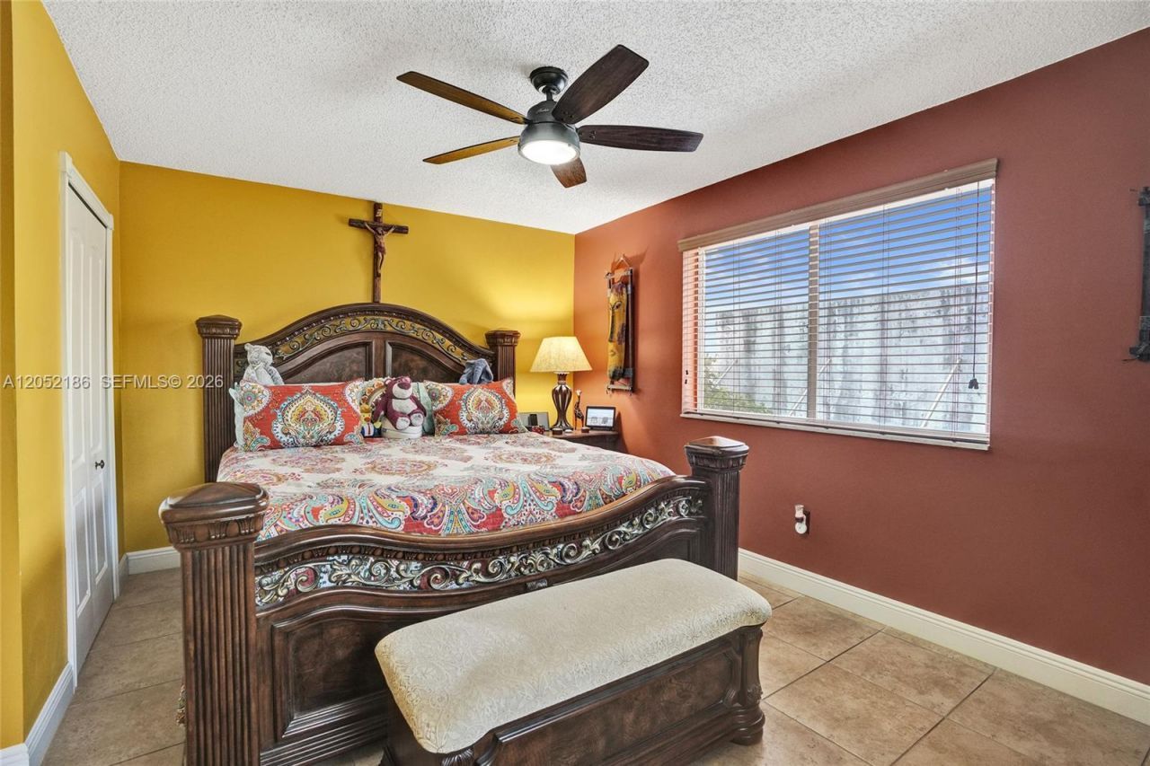 2359 W 74th St, Unit 1-104, Hialeah, FL 33016 Photo