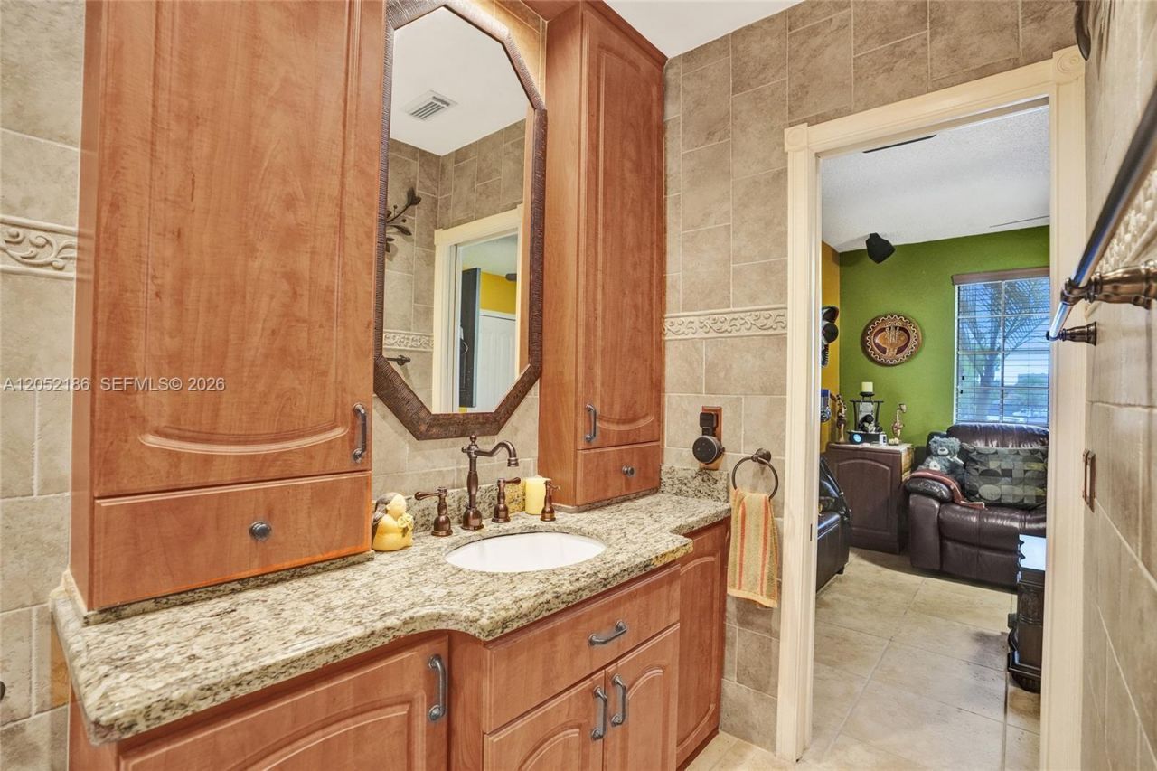 2359 W 74th St, Unit 1-104, Hialeah, FL 33016 Photo
