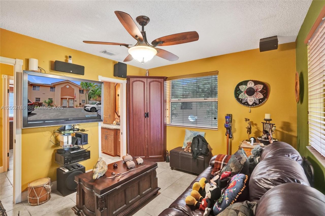 2359 W 74th St, Unit 1-104, Hialeah, FL 33016 Photo
