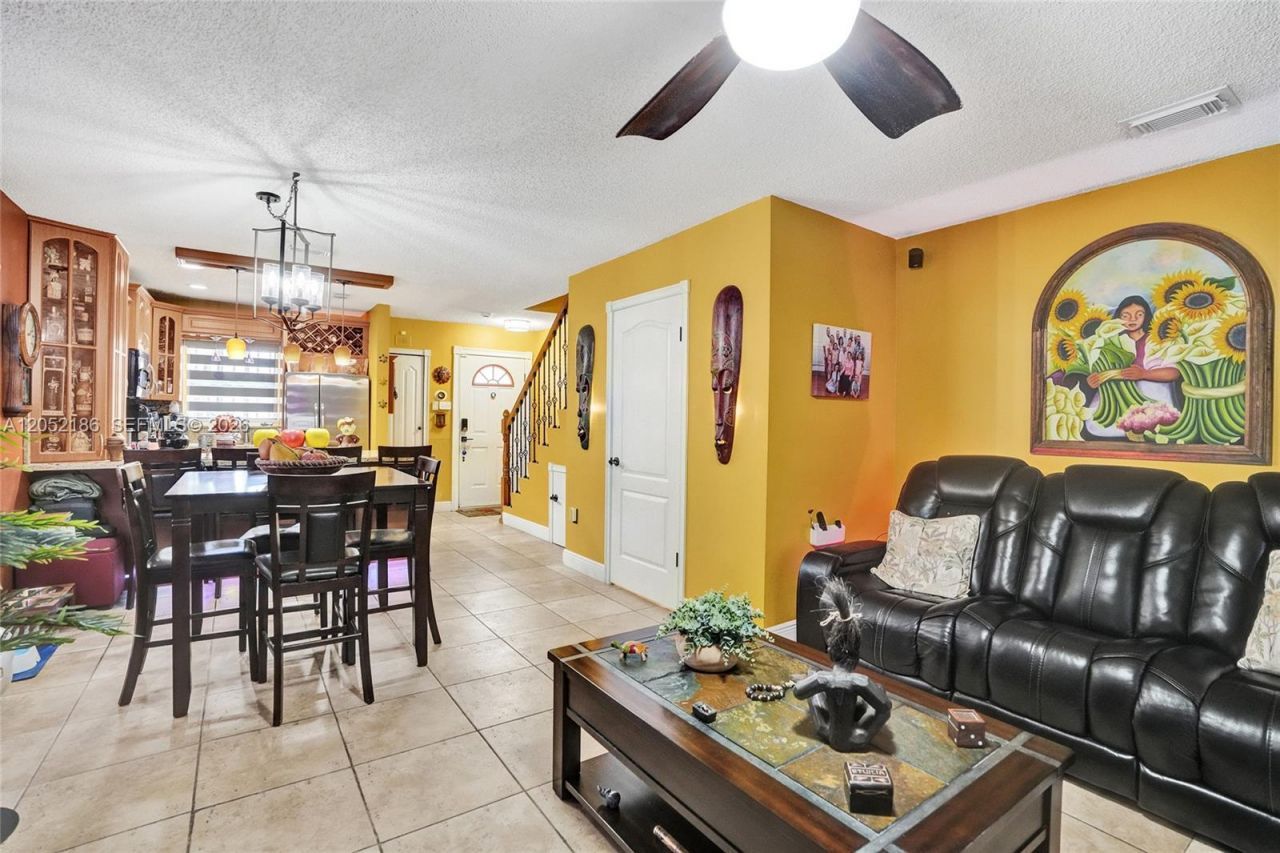 2359 W 74th St, Unit 1-104, Hialeah, FL 33016 Photo