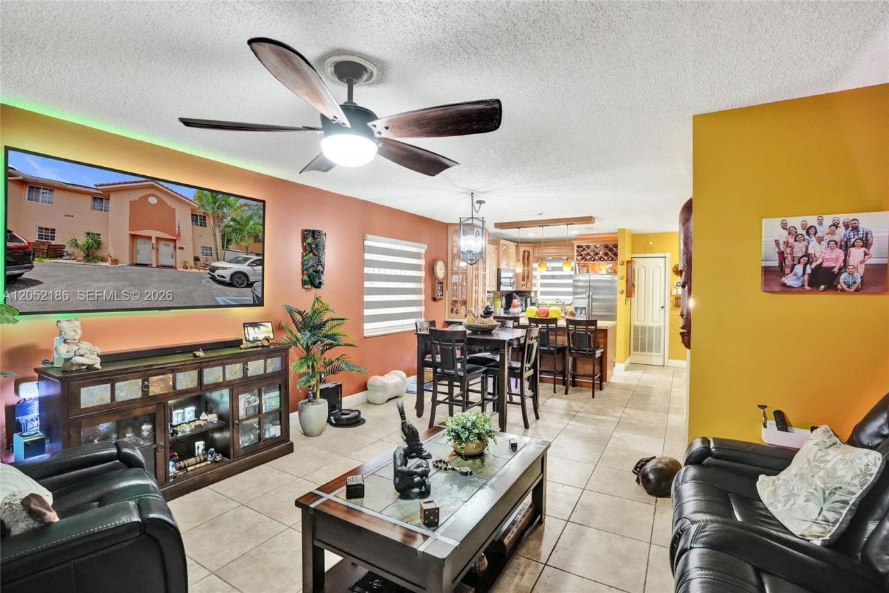 2359 W 74th St, Unit 1-104, Hialeah, FL 33016 Photo