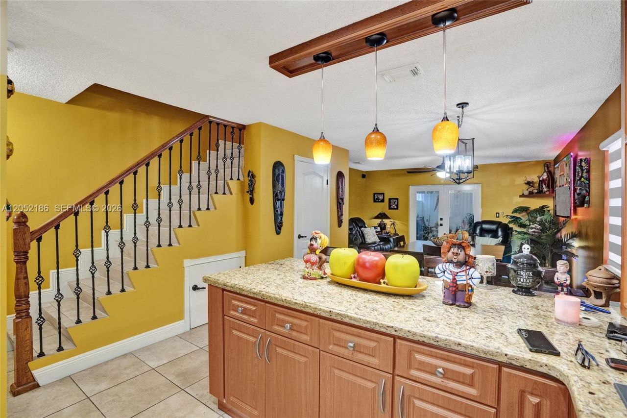 2359 W 74th St, Unit 1-104, Hialeah, FL 33016 Photo