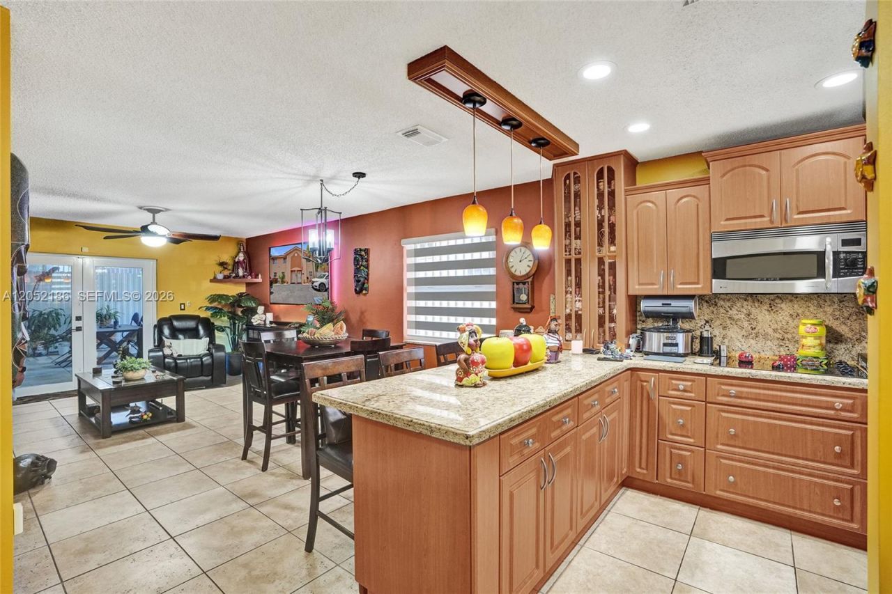 2359 W 74th St, Unit 1-104, Hialeah, FL 33016 Photo