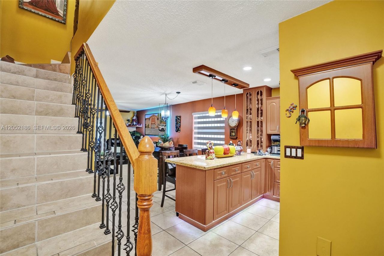 2359 W 74th St, Unit 1-104, Hialeah, FL 33016 Photo
