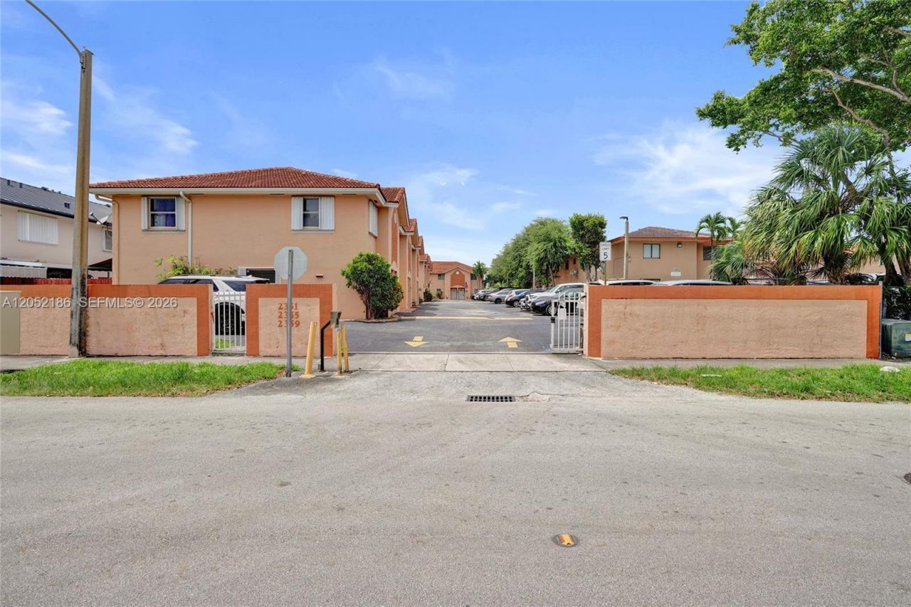 2359 W 74th St, Unit 1-104, Hialeah, FL 33016 Photo