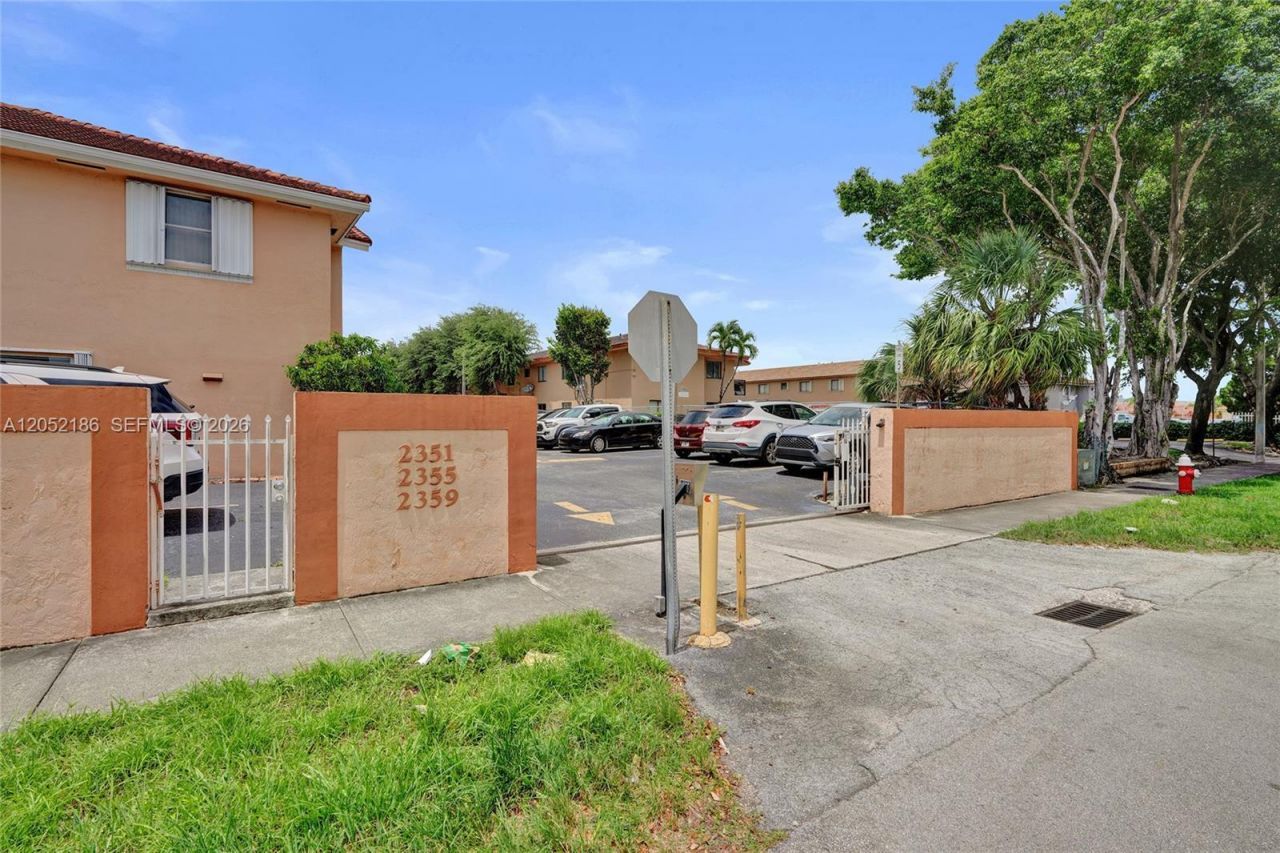2359 W 74th St, Unit 1-104, Hialeah, FL 33016 Photo