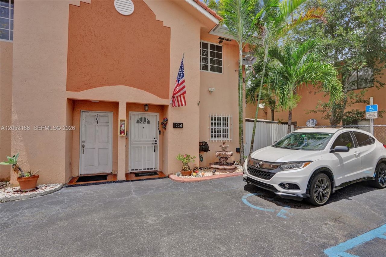 2359 W 74th St, Unit 1-104, Hialeah, FL 33016 Photo