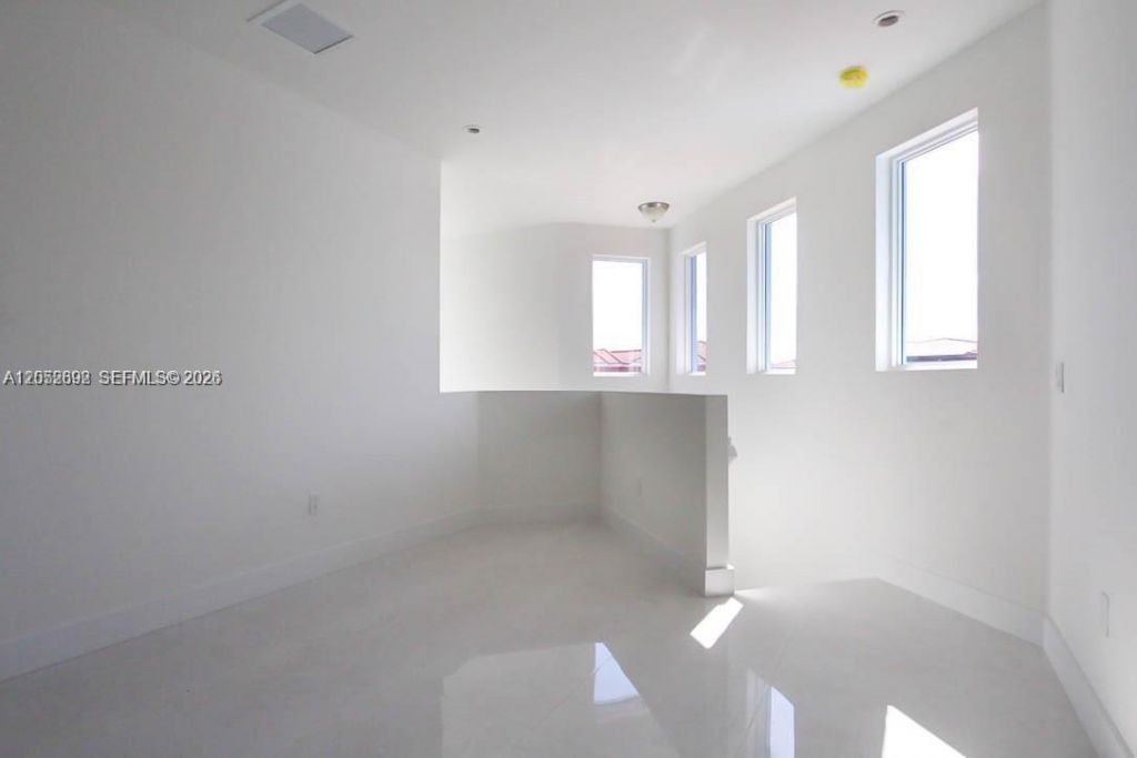 15631 SW 11th Ter, Miami, FL 33194 Photo