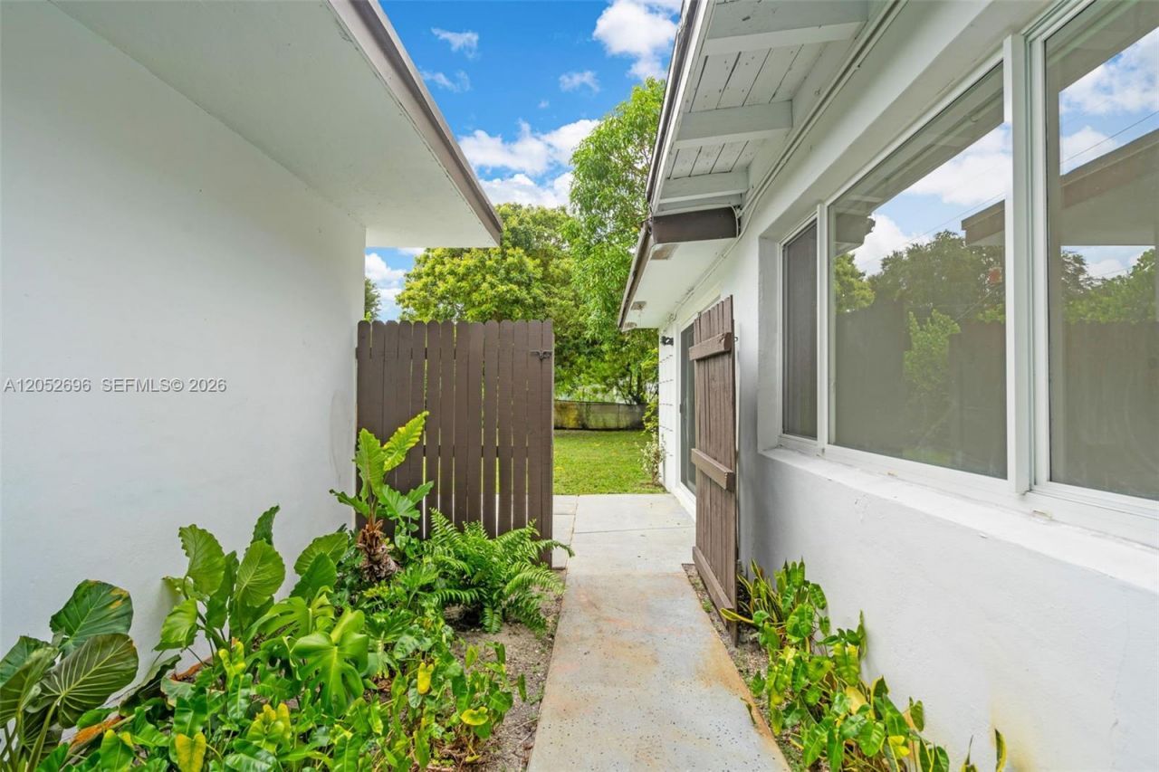 1580 NE 139th St , North Miami, FL 33161 Photo