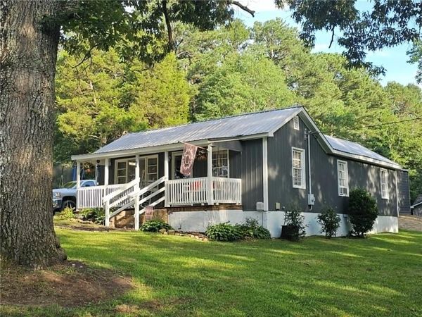 559 Donahoo Road , Silver Creek, GA 30173