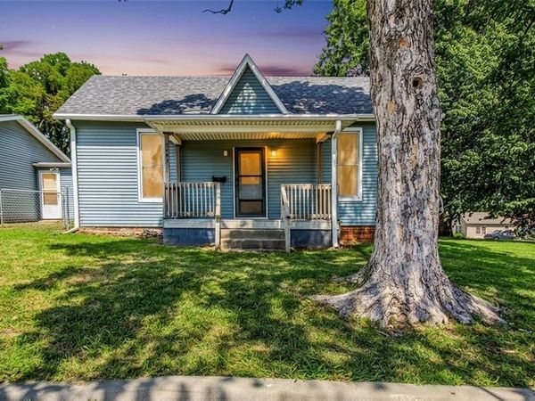 2203 Walnut Street, Higginsville, MO 64037