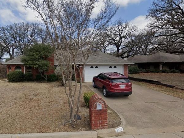 2123 Turf Club Drive, Arlington, TX 76017