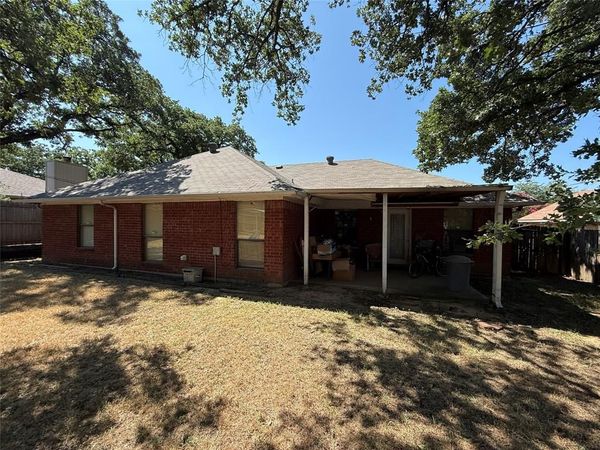 2123 Turf Club Drive, Arlington, TX 76017
