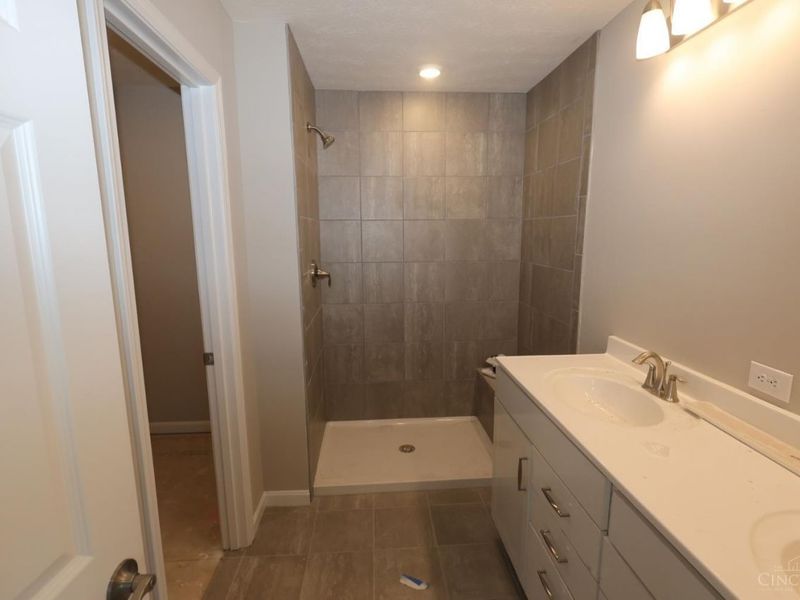 7247 Grandpoint Drive, Unit 27, West Chester, OH 45040 Photo 12