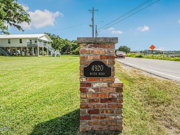 4920 River Road, Pascagoula, MS 39567