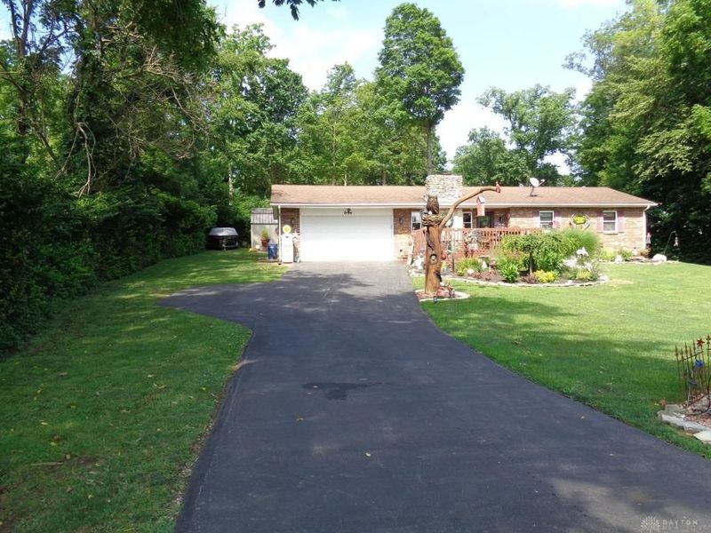 698 Lakengren Drive, Eaton, OH 45320 Photo 3
