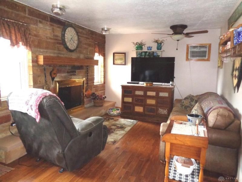 698 Lakengren Drive, Eaton, OH 45320 Photo 5