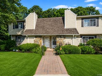 244 Lake Pointe Circle Middle Island, NY 11953
