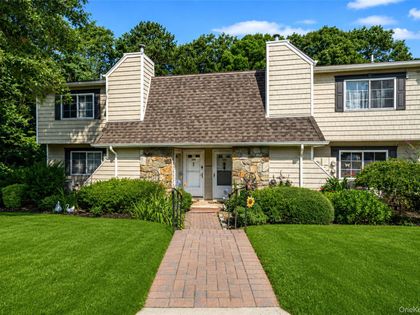 244 Lake Pointe Circle Middle Island, NY 11953