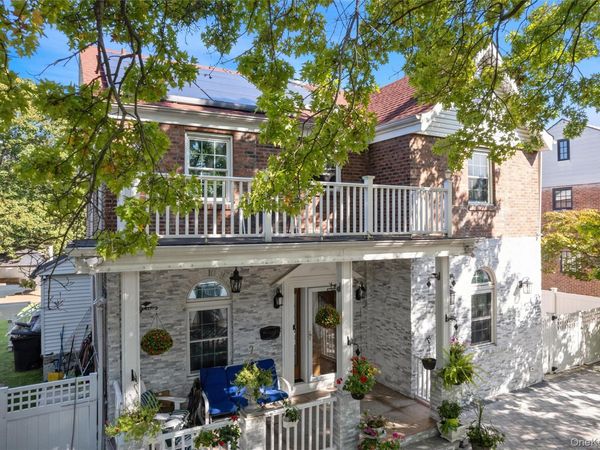 82-27 Utopia Parkway , Jamaica Estates, NY 11432