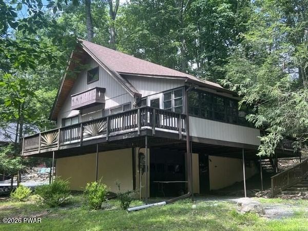 126 Hemlock Drive, Lakeville, PA 18438