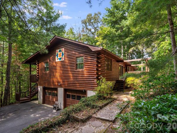 423 Rambling Drive, Hendersonville, NC 28739