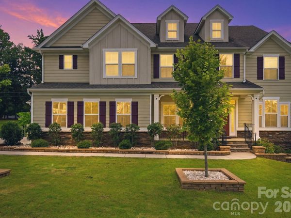4383 Deerpark Court , Harrisburg, NC 28075