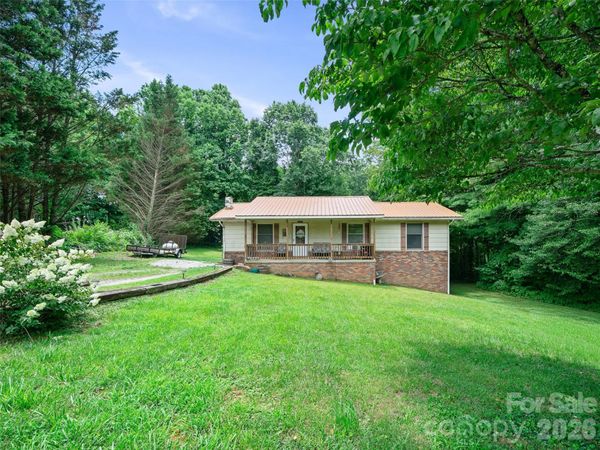 115 Hollifield Street , Spruce Pine, NC 28777