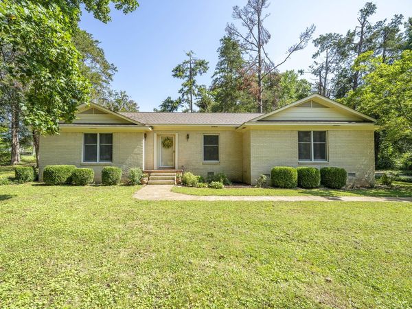 70 HOLT ST, Savannah, TN 38372