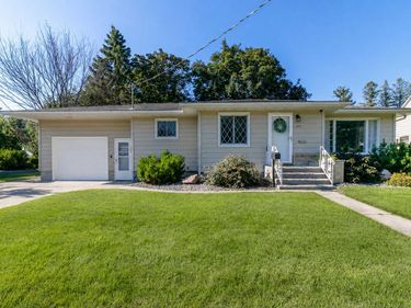 312 9th Avenue SE, Waseca, MN 56093