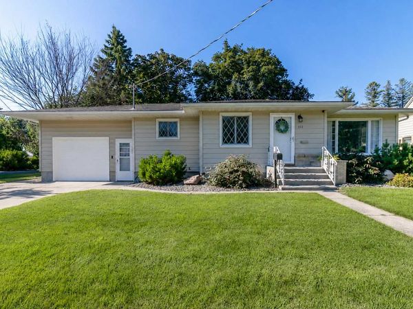 312 9th Avenue SE, Waseca, MN 56093