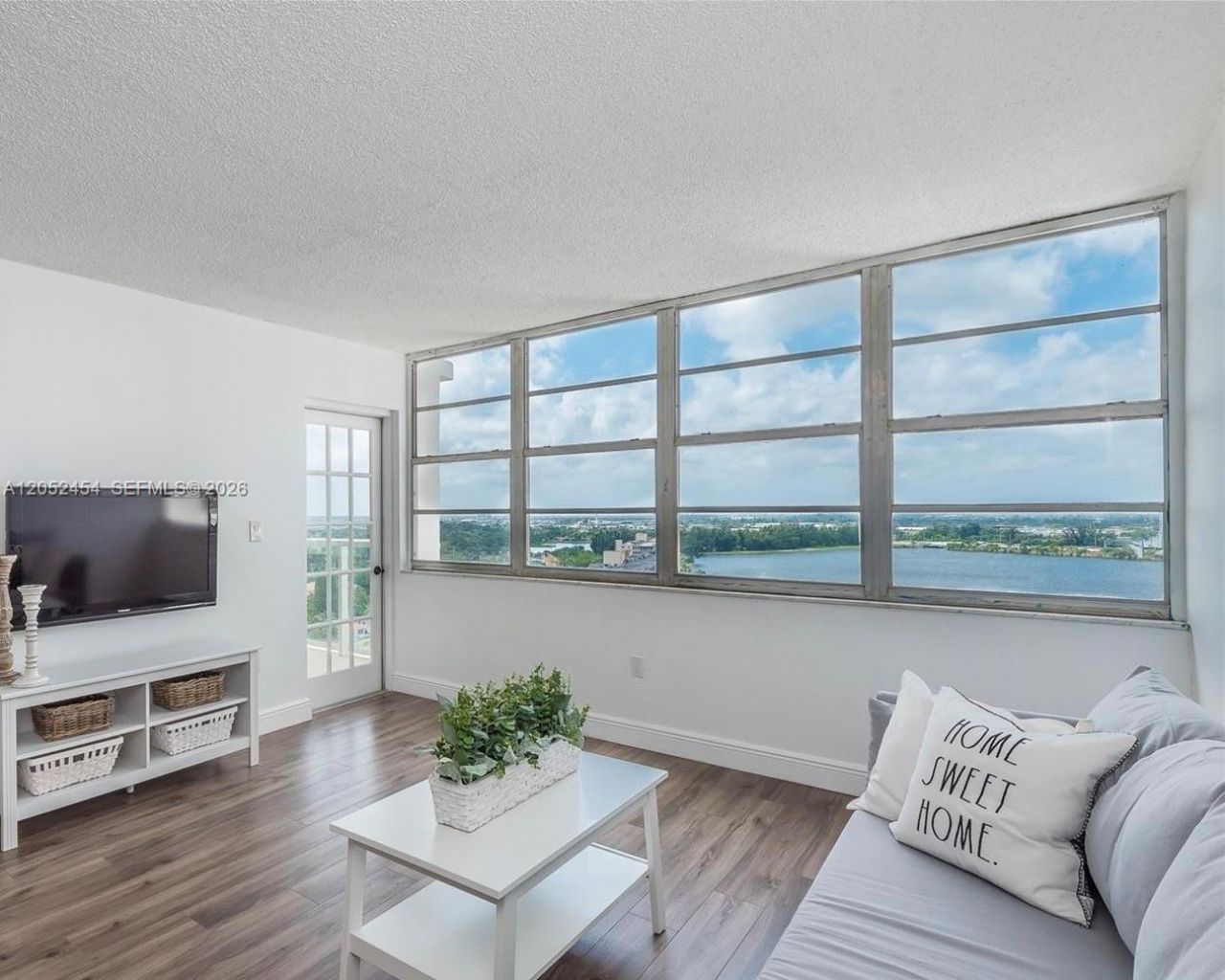 1301 NE Miami Gardens Dr , Unit 1522W, Miami, FL 33179 Photo
