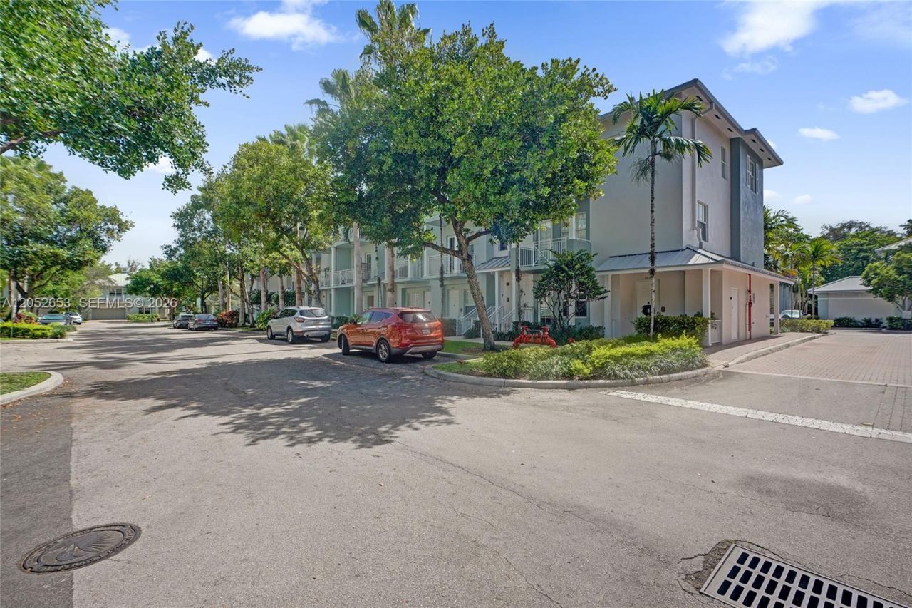 417 SW 13th Ter, Unit 417, Fort Lauderdale, FL 33312 Photo