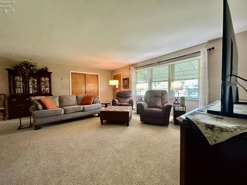 8 Lincoln Road, Tiffin, OH 44883 Photo 3