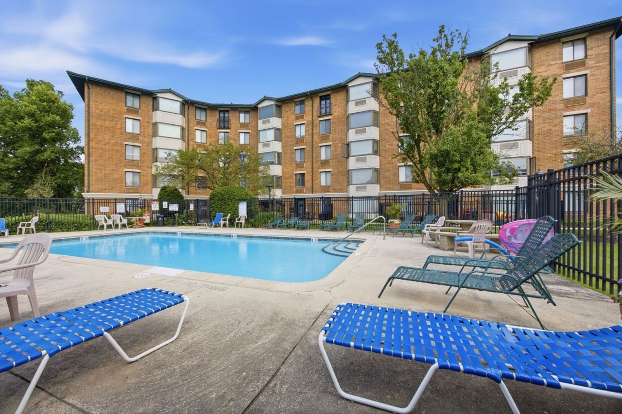 470 Fawell Boulevard, Unit 315, Glen Ellyn, IL 60137 Main Photo