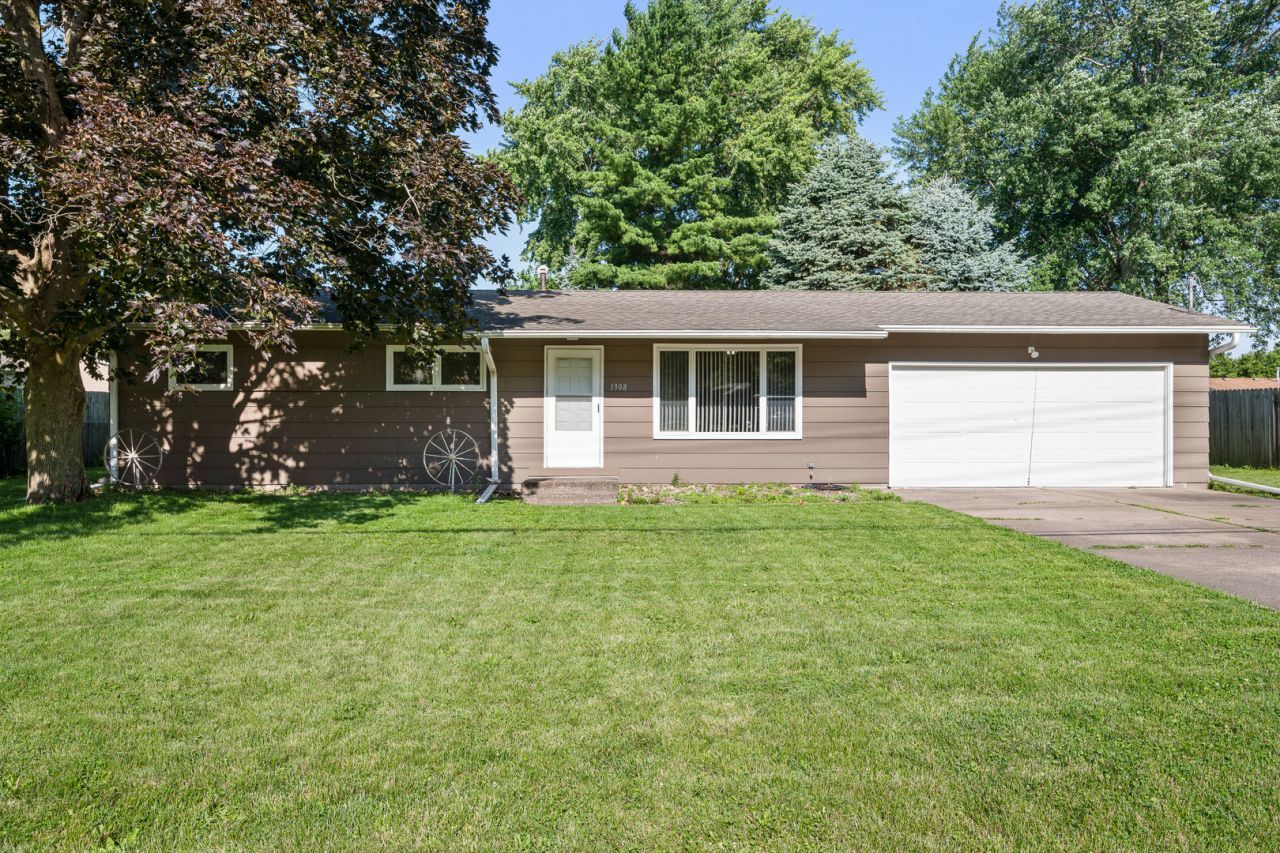 1308 1st Street , Coal Valley, IL 61240