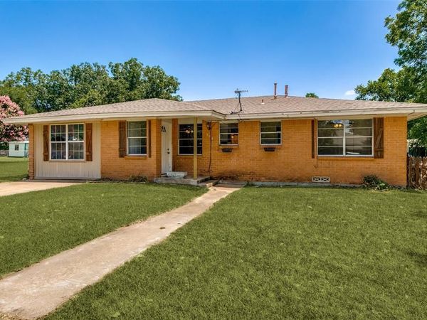 308 N Avenue C , Springtown, TX 76082