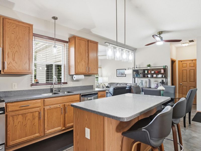 8662 Brenstuhl Park Drive, Blacklick, OH 43004 Photo 8