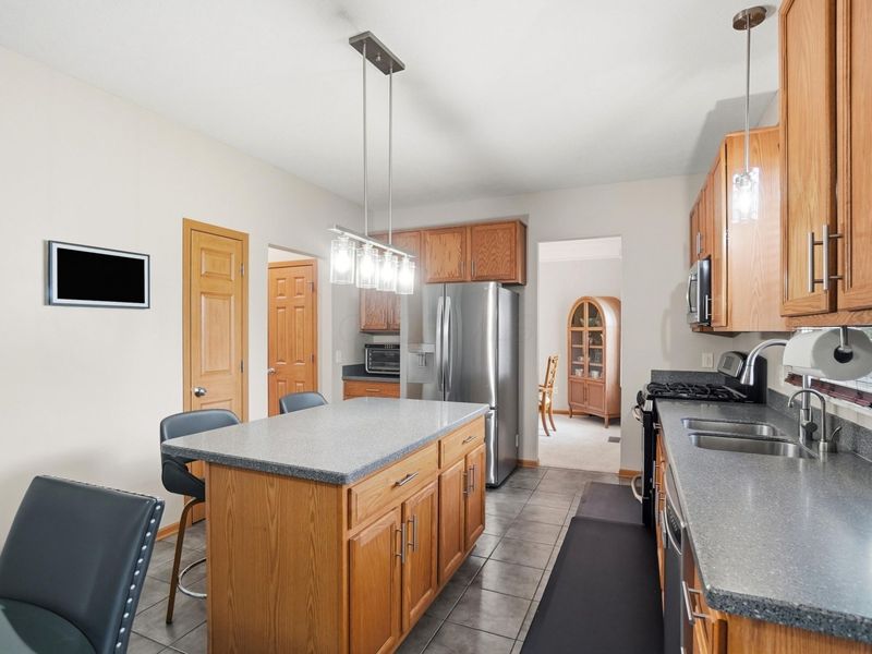 8662 Brenstuhl Park Drive , Blacklick, OH 43004 Photo 9