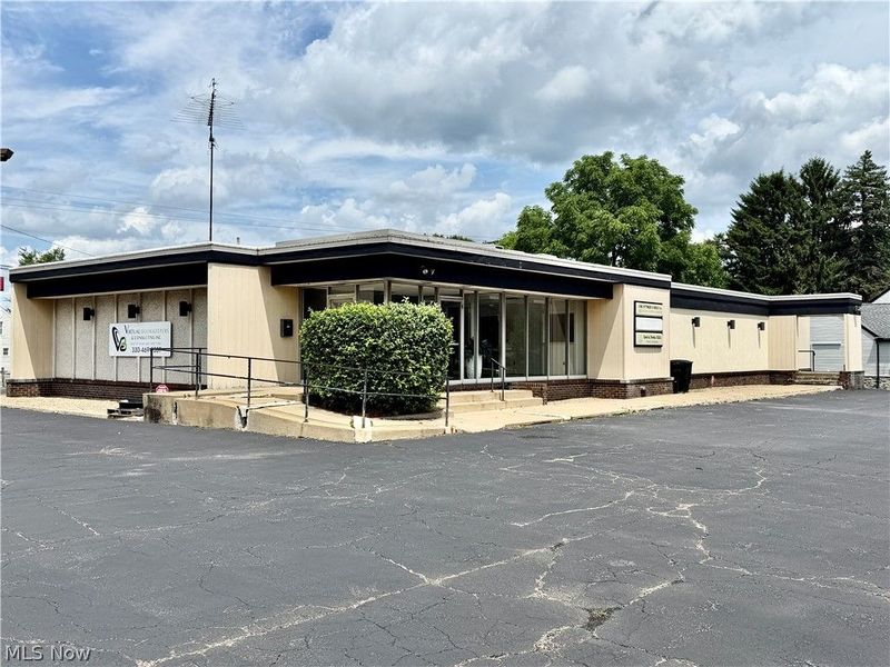 2900 Elm Road NE, Warren, OH 44483 Photo 1