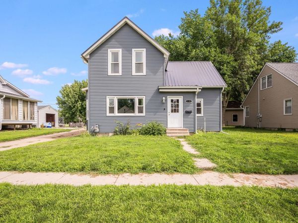 319 E 10th Street, Blue Earth, MN 56013