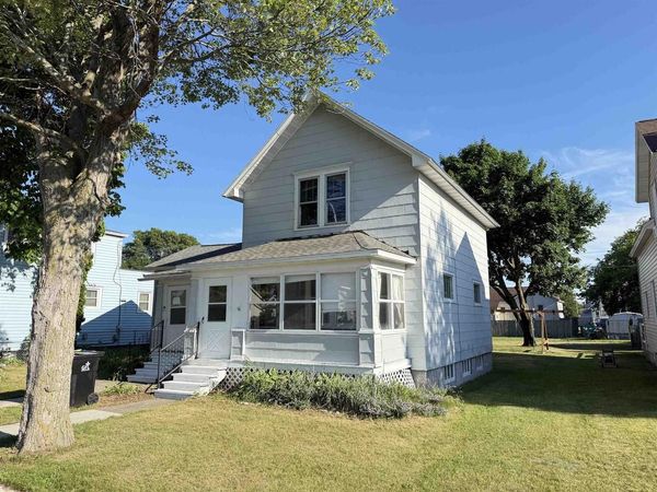 1817 13TH AVENUE, Menominee, MI 49858