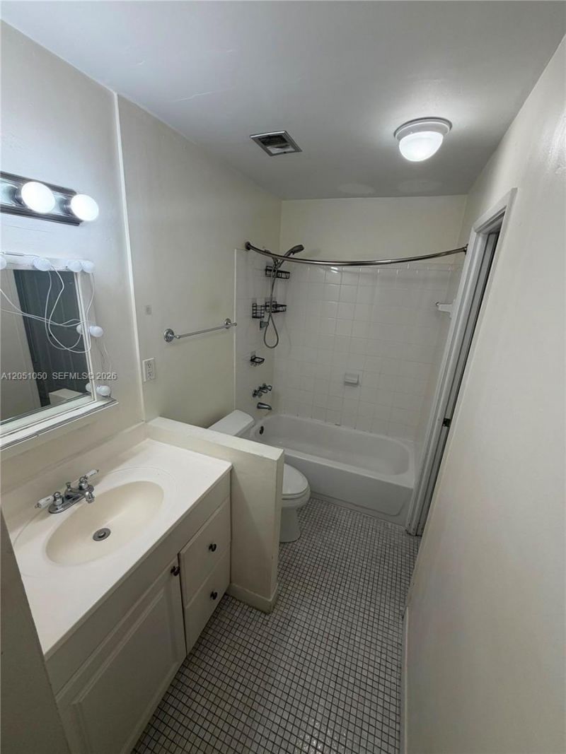 11213 SW 88th St , Unit B211, Miami, FL 33176 Photo