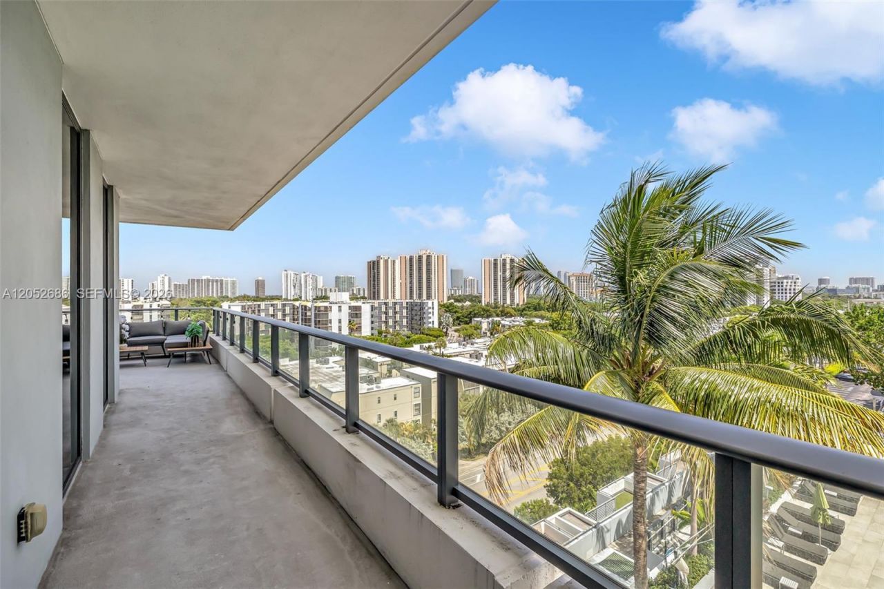 2960 NE 207th St , Unit 811, Aventura, FL 33180 Photo