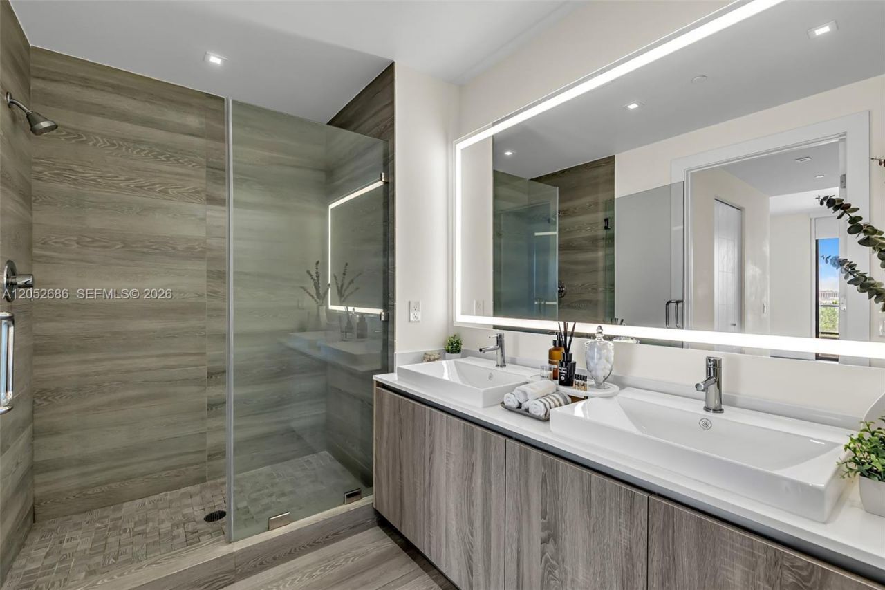 2960 NE 207th St , Unit 811, Aventura, FL 33180 Photo